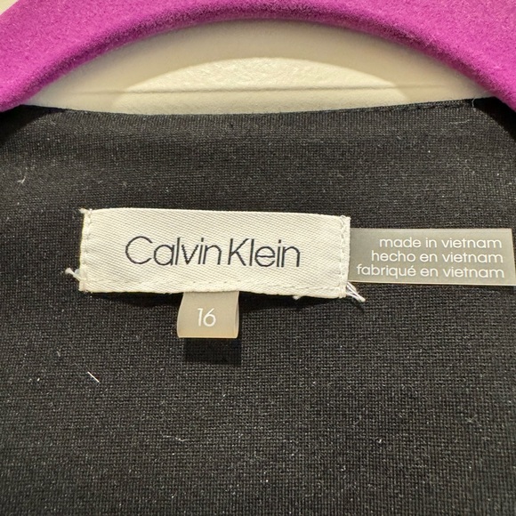 Calvin Klein Women's Black Blazer with Gray Patterns - Picture 2 of 3